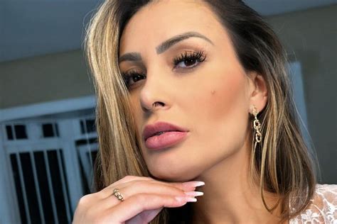 andressa urach bucetinha|Andressa Urach fodendo o cu e a buceta com o consolo do Kid。